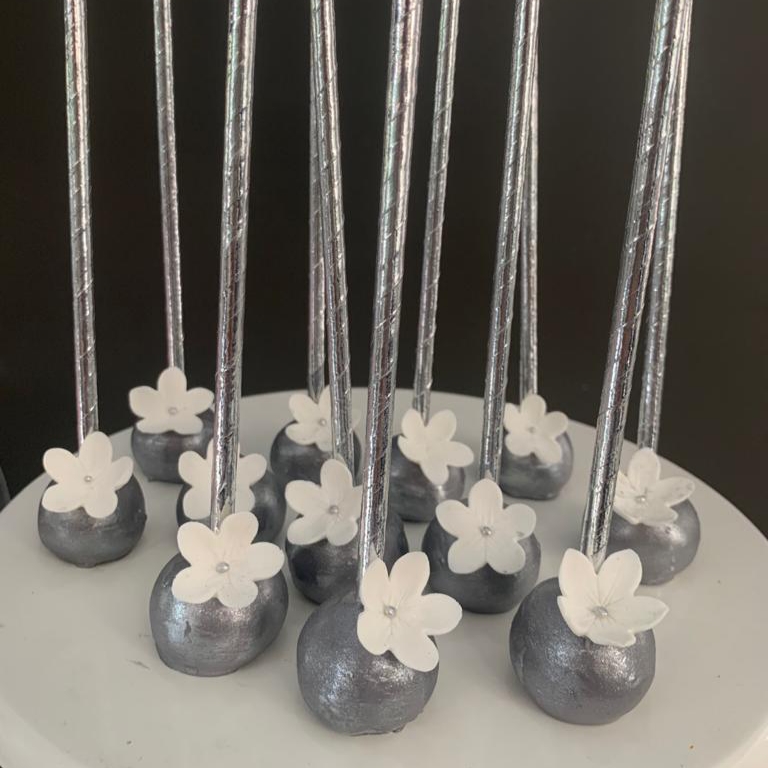 Cakepops (Beyaz Çiçekli Gümüş)